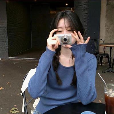 穿黑衣的女孩